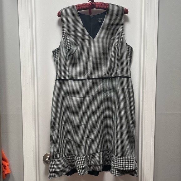 Ann Taylor Dress Petite Hounds Tooth V-Neck Flounce Sheath Knee Length - Picture 2 of 11